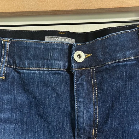 Torrid Bombshell Crop Skinny Jeans 24 Plus | Dark Blue Premium Stretch - Picture 8 of 11